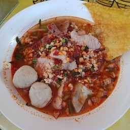 ก๋วยเตี๋ยวหมู-เนื้อ ลูกชิ้นปู่โย่ง