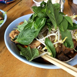 ตักไก่ไม่อั้น ผักสดไม่อั้น