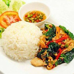 กระเพราไก่ราดข้าว