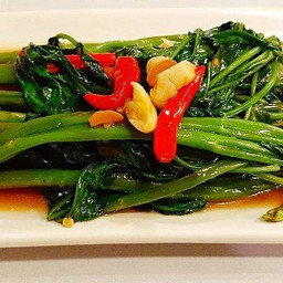 ผัดผักบุ้งไฟแดง