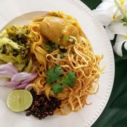 ข้าวซอยผัดแห้งไก่