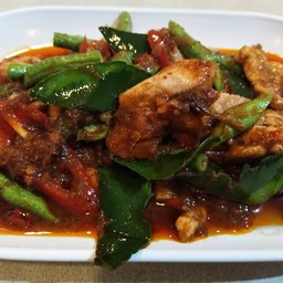 ผัดพริกแกงไก่