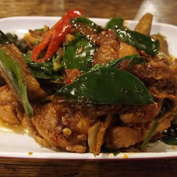 ผัดเผ็ดไก่บ้าน