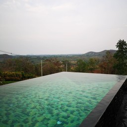 ที่พักแห่งนี้ตั้งอยู่ห่างจากอำเภอปากช่อง 15 กม. และห่างจากอำเภอมวกเหล็ก 25 กม.