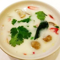 ต้มข่าไก่มะพร้าวอ่อน