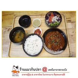 ชุดข้าว หมูย่างผัดซอส (รวมชุด SET ซุปมิโซะ + สลัดผัก + กิมจิ)