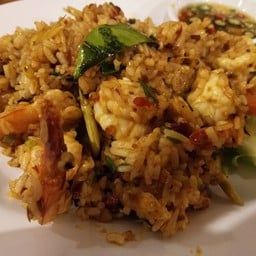ข้าวผัดต้มยำกุ้ง