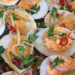 ยำไข่ต้ม