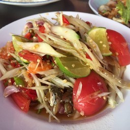 ส้มตำปูม้า Green Papaya Salad with Salted Blue Crab