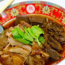 ก๋วยเตี๋ยวเป็ดพะโล้เจ๊ประดับ-เจ้าเก่าแฮปปี้แลนด์ -