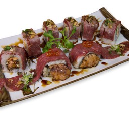 ข้าวห่อสาหร่ายไส้ตับห่านท็อปเนื้อวากิว