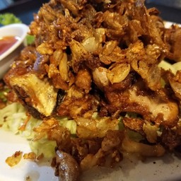ไก่บ้านทอดกระเทียมพริกไทย