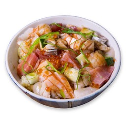 ข้าวหน้าปลาดิบรวมหั่นเต๋า