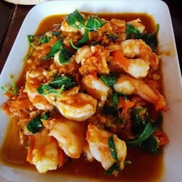 กุ้งโหระพาผัดพริกเหลือง