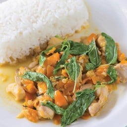 ข้าวกะเพราไก่พริกเหลือง