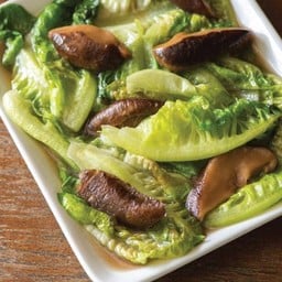 ผัดผักเบบี้ครอสเห็ดหอม