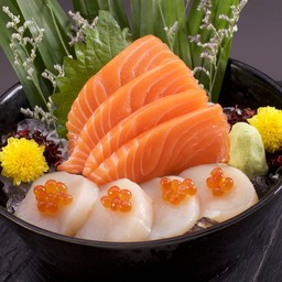 Salmon hotate sashimi