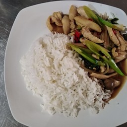 ผัดพริกหยวกไก่ราดข้าว