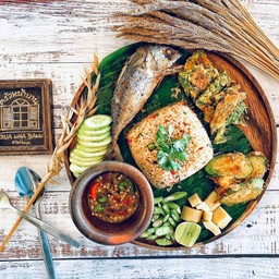 ข้าวคลุกน้ำพริกะปิปลาทูมหาชัย