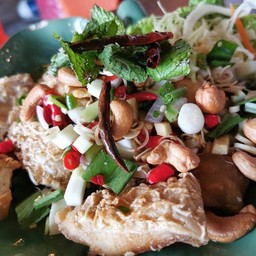 ยำปลากระพงสมุนไพร