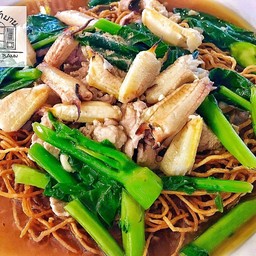 ราดหน้าหมี่กรอบปู