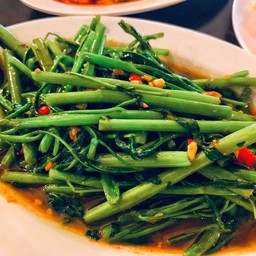 ผัดผักบุ้งไฟแดง