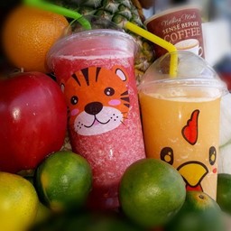 น้ำผลไม้สดปั่น และ กาแฟนมสด (เจ้สุ ) สาขาตลาดพลู