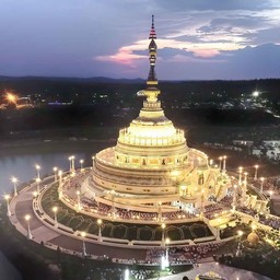 พระมหาเจดีย์ยามค่ำคืน