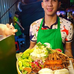 เซตใหญ่ใจปล้ำ หมูย่างร้อนๆ60ไม้+เนื้อย่างร้อนๆอีก15ไม้  พร้อมไส้อั่วใหญ่2 ไม้ฟรีไปเลยข้าวเหนียวร้อนๆ9ห่อ และน้ำจิ้มปลาร้า รสเด็ดจัมโบ้+น้ำจิ้มแจ่ว