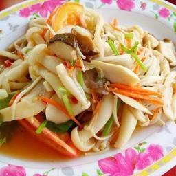 ยำเห็ดหมูสับ