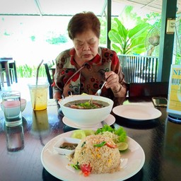 มื้อเที่ยงจัดแบบง่ายๆๆ