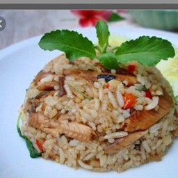 ข้าวผัดปลากระป๋อง