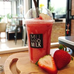 สตอเบอร์รี่สมูตตี้