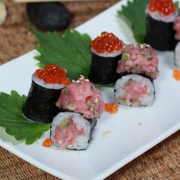 ข้าวห่อสาหร่ายปลาโทโร่สับ