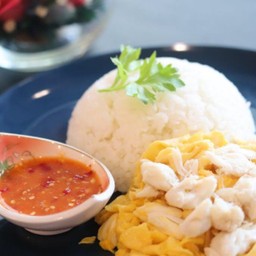 Crab omelet served with Thai seafood sauce combination with Japanese wasabi style