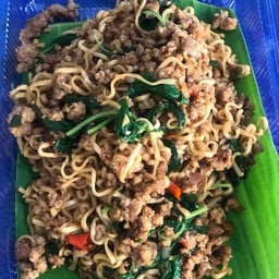 มาม่าผัดกะเพราหมูสับ