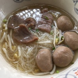ก๋วยเตี๋ยว ลูกชิ้นเนื้อ+เนื้อสด