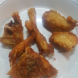 พอดีปลาเหลือแค่นี้ คิดแค่ 40 บาท พอดีๆสำหรับเด็กทาน