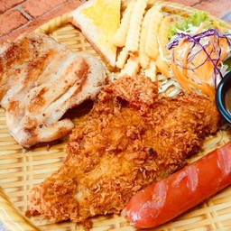 สเต็กไก่+สเต็กปลาทอดกรอบ+ไส้กรอก