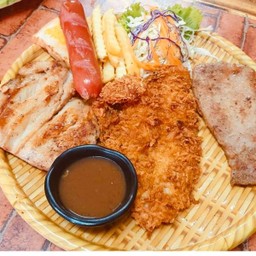 Set1 สเต็กไก่+สเต็กหมู+สเต็กปลาทอดกรอบ+ไส้กรอก
