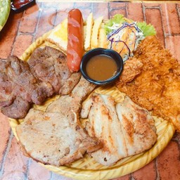 Set15 สเต็กไก่+สเต็กปลาดอนลี่ทอดกรอบ+สเต็กสันคอ+สเต็กพอร์คชอบ+ไส้กรอก