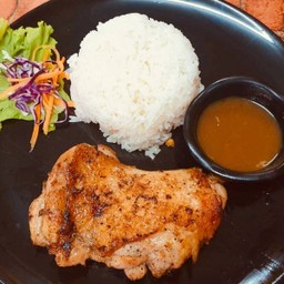 ข้าวหน้าสเต็กสะโพกไก่ สไปรซี่