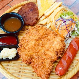 สเต็กหมูบด+สเต็กไก่ทอดกรอบ+ไส้กรอก