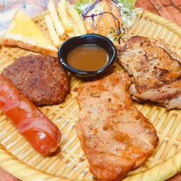 Set2 สเต็กหมูบด+สเต็กหมู สไปรซี่+สเต็กไก่ สไปรซี่+ไส้กรอก