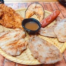 Set16 สเต็กไก่+สเต็กหมู+สเต็กปลาทอดกรอบ+สเต็กพอร์คชอบ+สเต็กแซลม่อน+ไส้กรอก