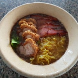 บะหมี่หมูแดง+หมูกรอบ