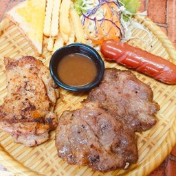สเต็กสันคอ+สเต็กสะโพกไก่ สไปรซี่+ไส้กรอก