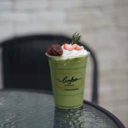 ชาเขียวมัทฉะพร้อมวิปครีมถั่วแดง