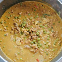 เนื้อวัวอย่างดีนำมาเคียวให้เนื้อนุ่มแกงกะทิใส่มะเขือพวง อาหร่อย จังฮู้