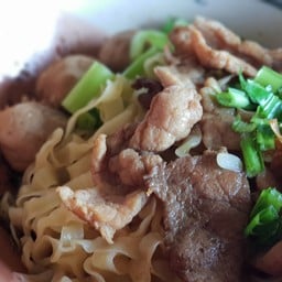 เส้นบะหมี่เนื้อ แห้ง